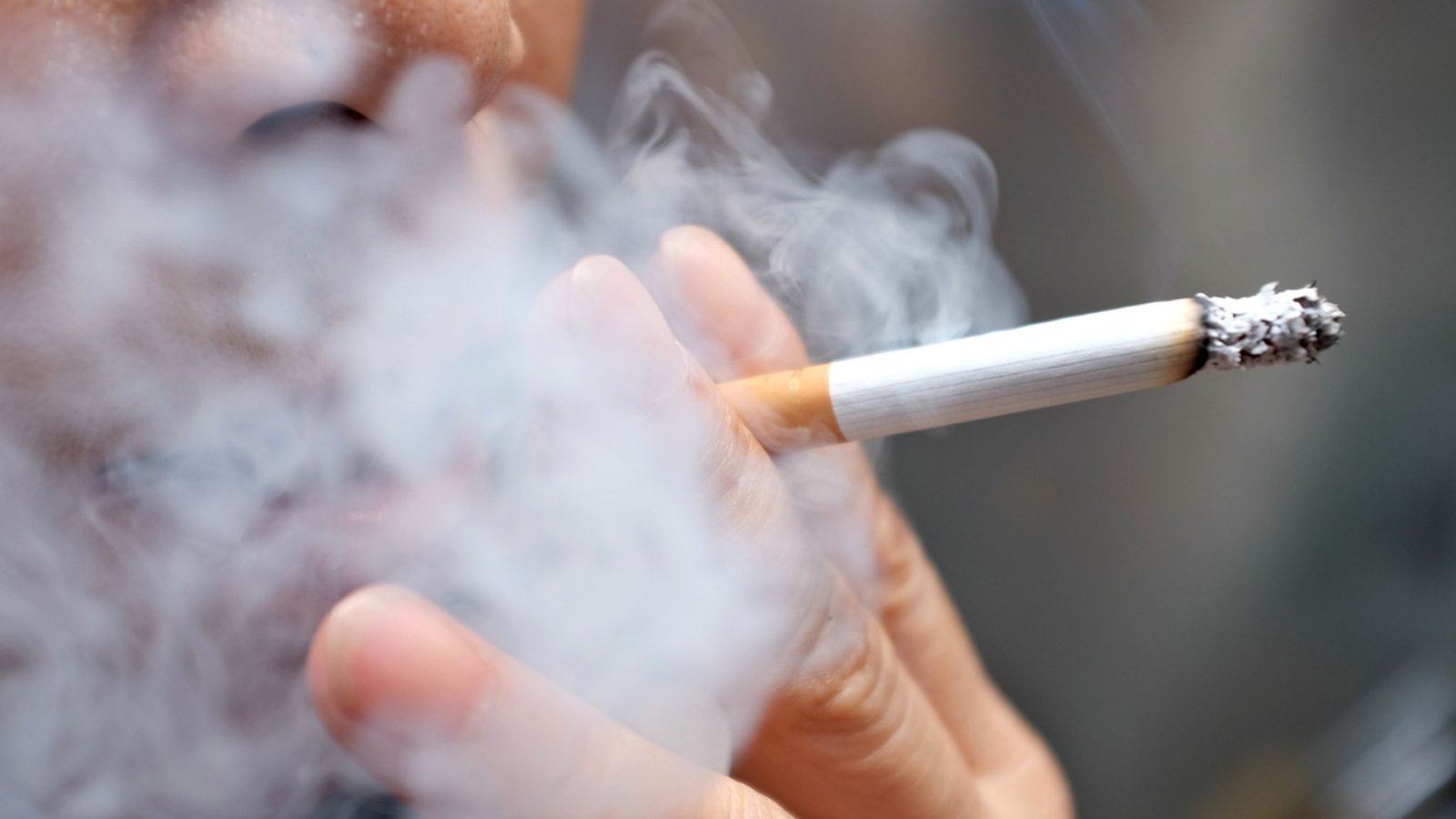 FDA raises alarm over public smoking